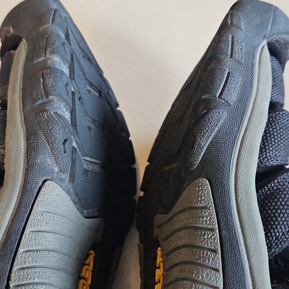 Keens Black And Grey Youth Sandals - Picture 9 of 14